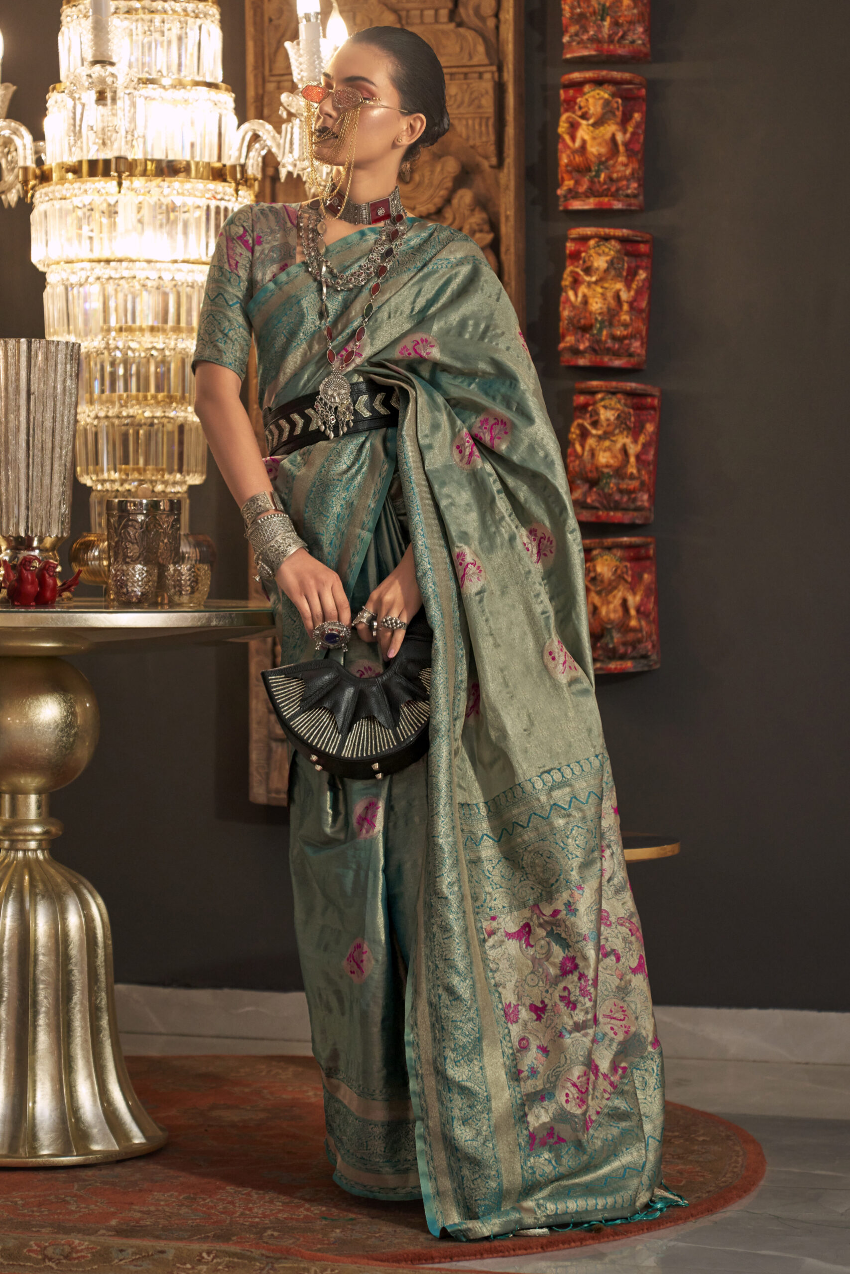 Zari Base Handloom Weaving Silk Partywear Heavy Saree With Blouse.