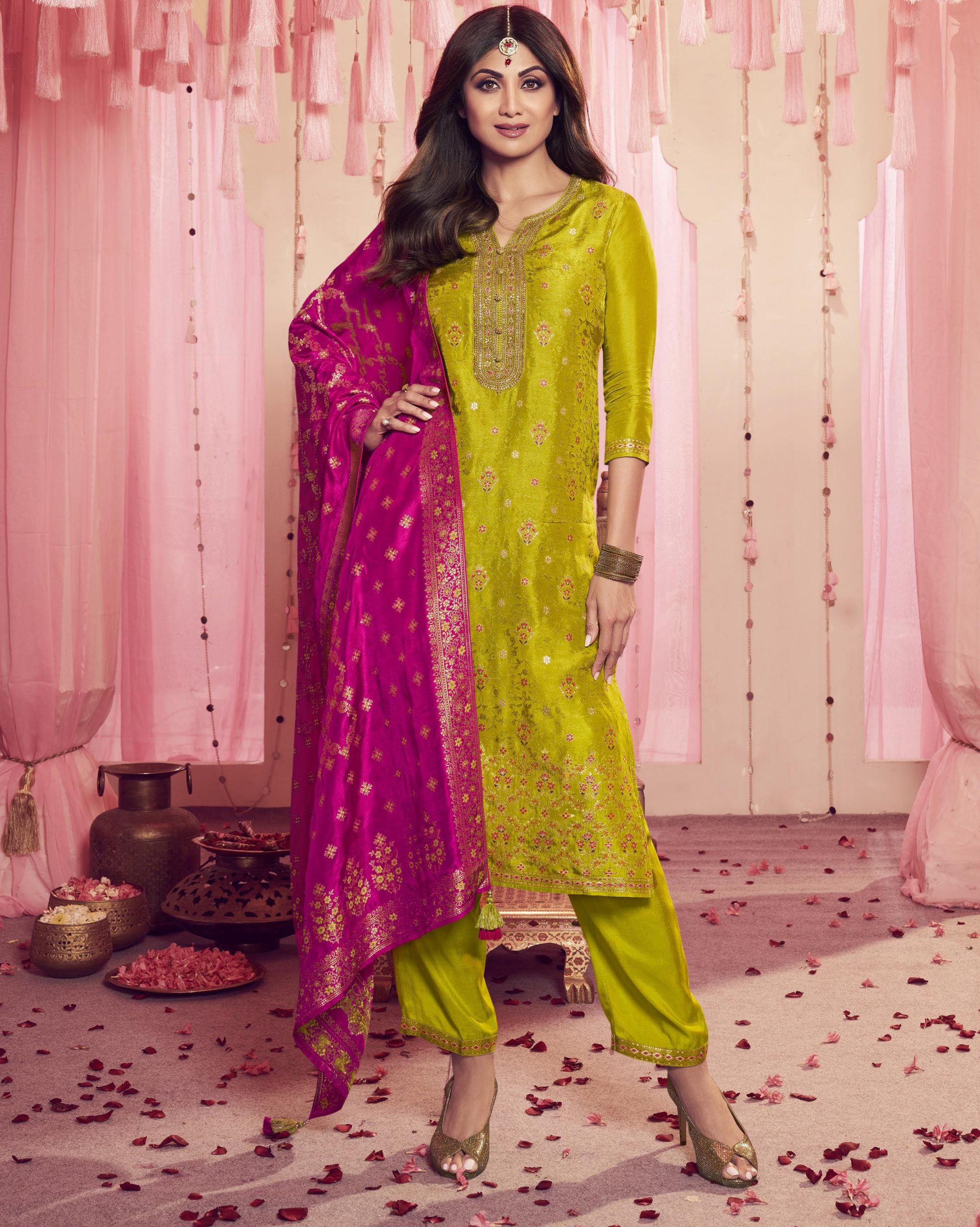 Women's Ready To Wear Pure Viscose Dola Jacquard Kurti Pent With Dupatta For Mehndi Function