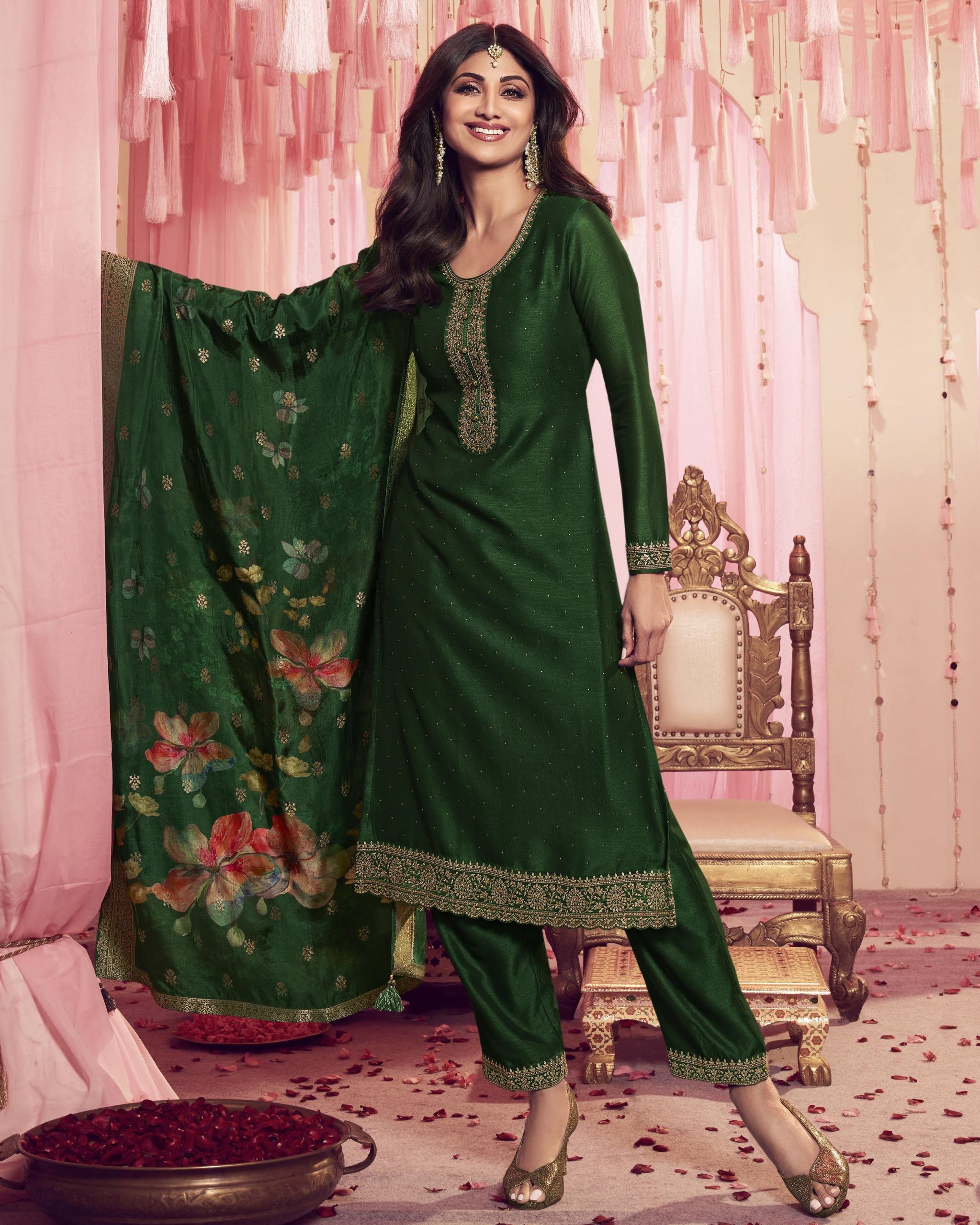 Women's Ready To Wear Pure Viscose Dola Jacquard Kurti Pent With Dupatta For Mehndi Function