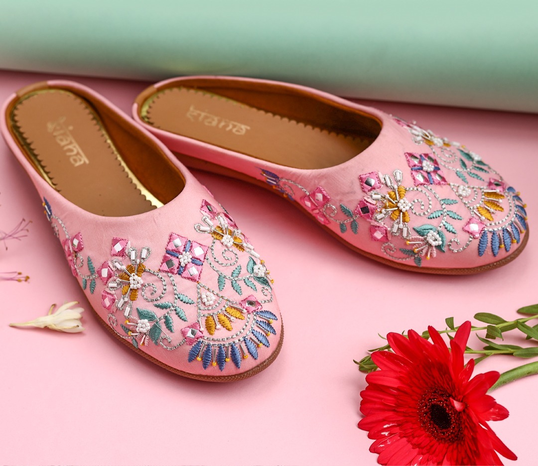 Presenting Women Juttis