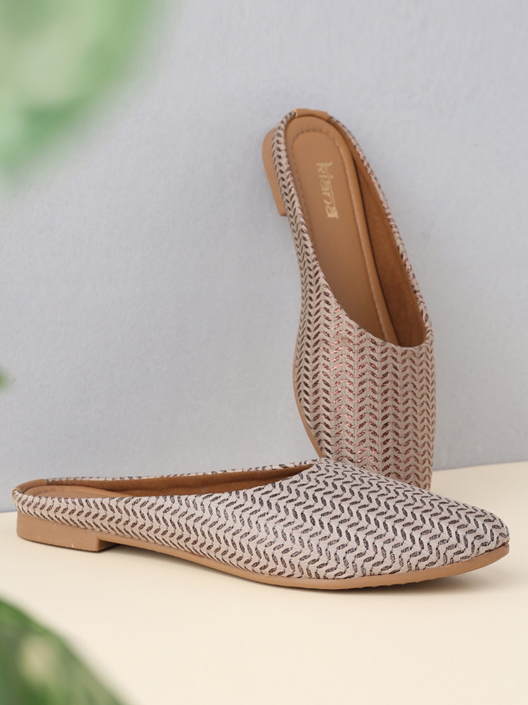 Presenting Women Juttis