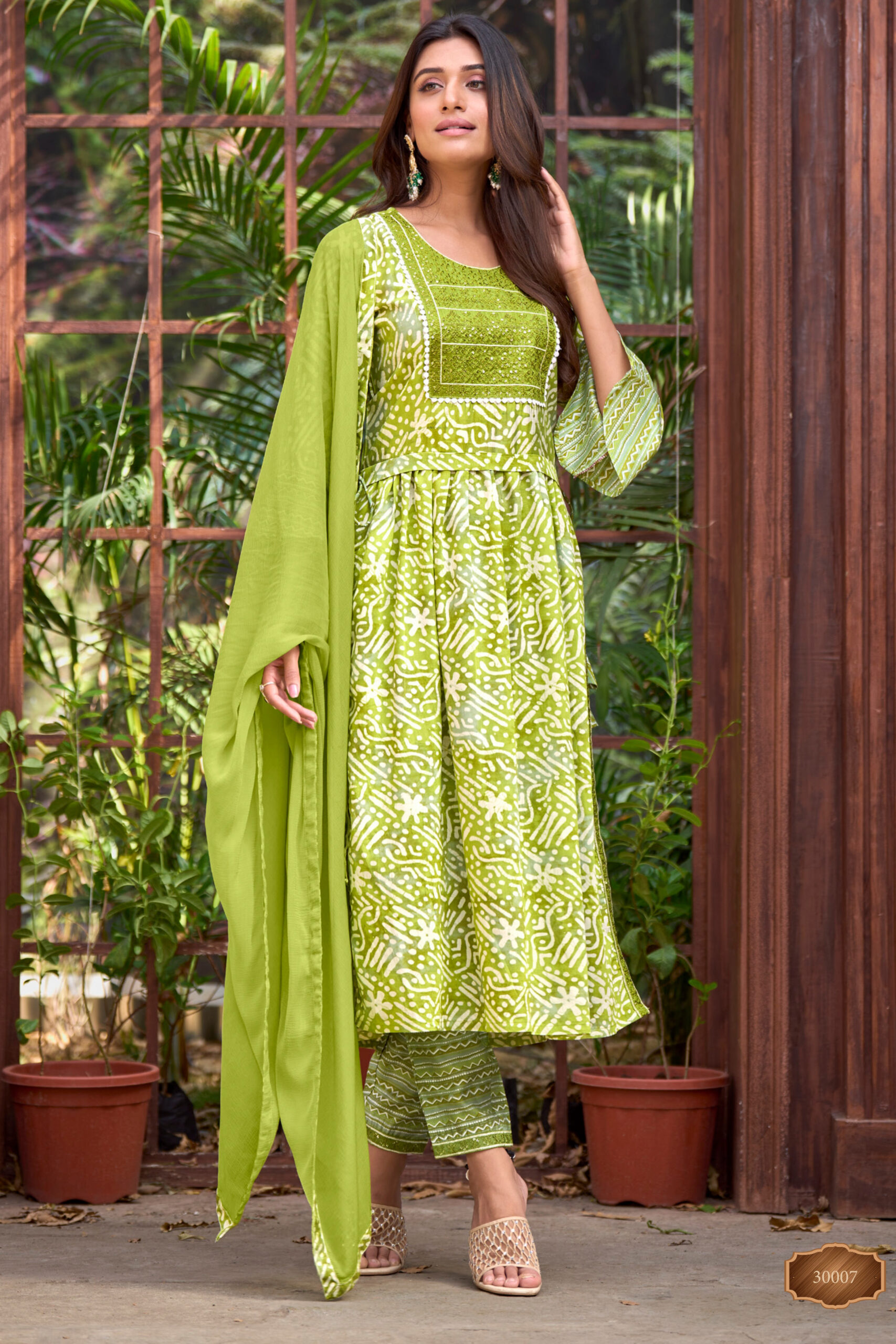 Nayra Cut Heavy Muslin Kurties With Pent And Dupatta