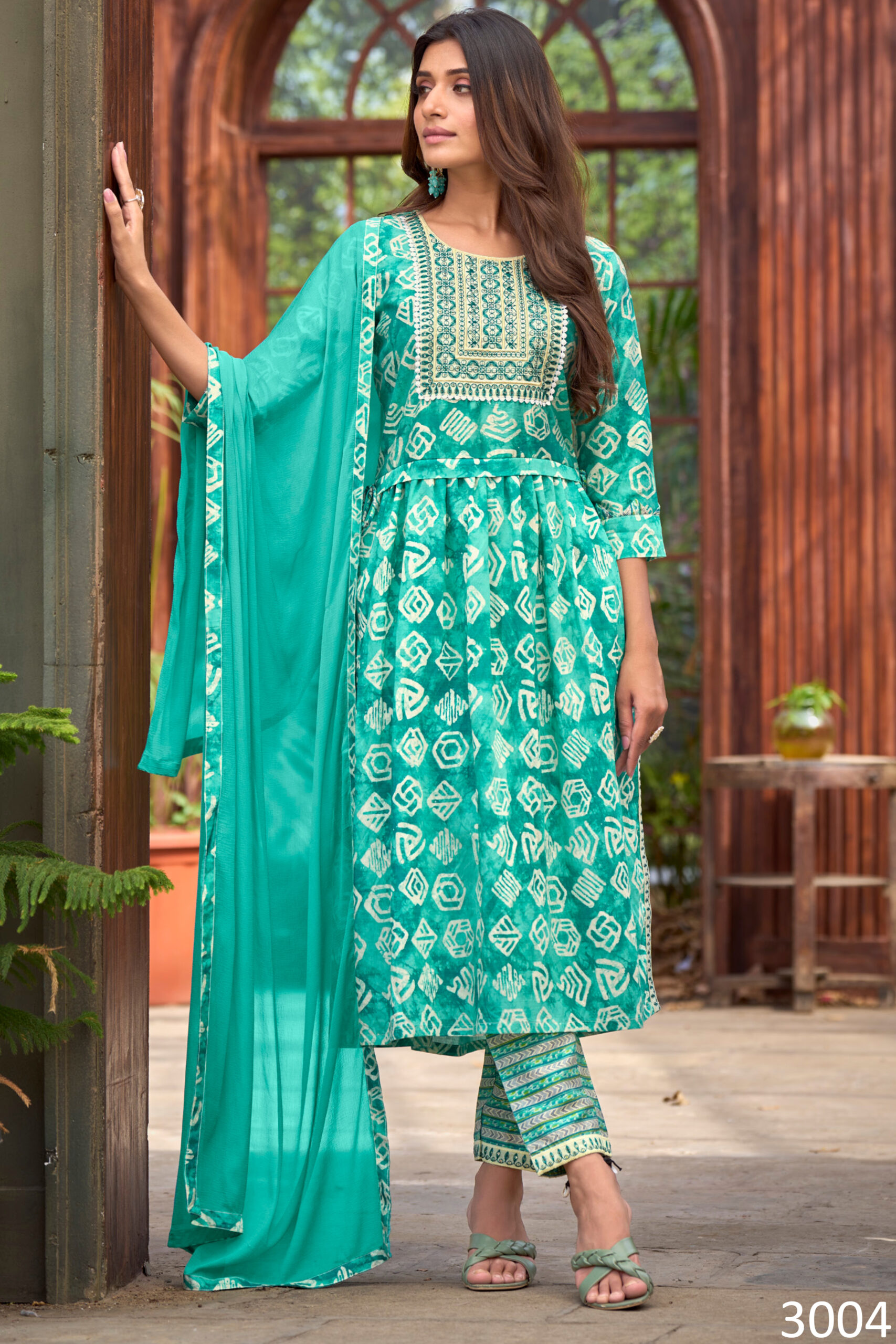 Nayra Cut Heavy Muslin Kurties With Pent And Dupatta