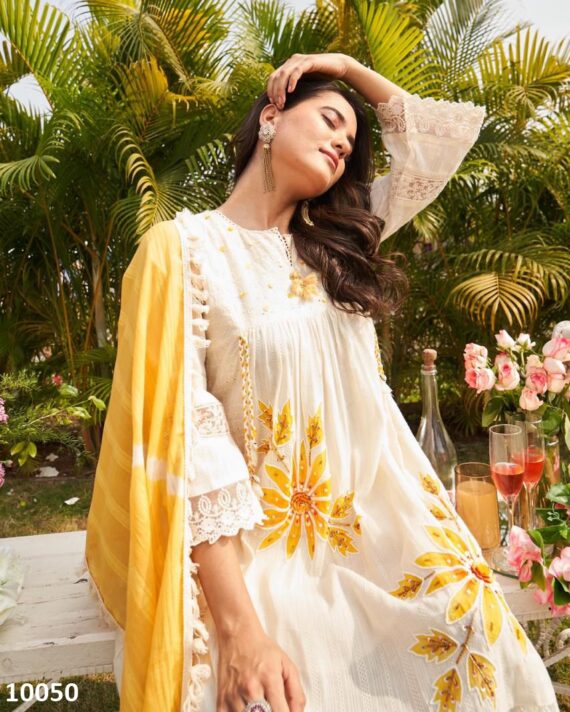 Summer Kurti Set Collection For Women's Wear White Cotton Floral Designer Fancy Kurti Pent Set