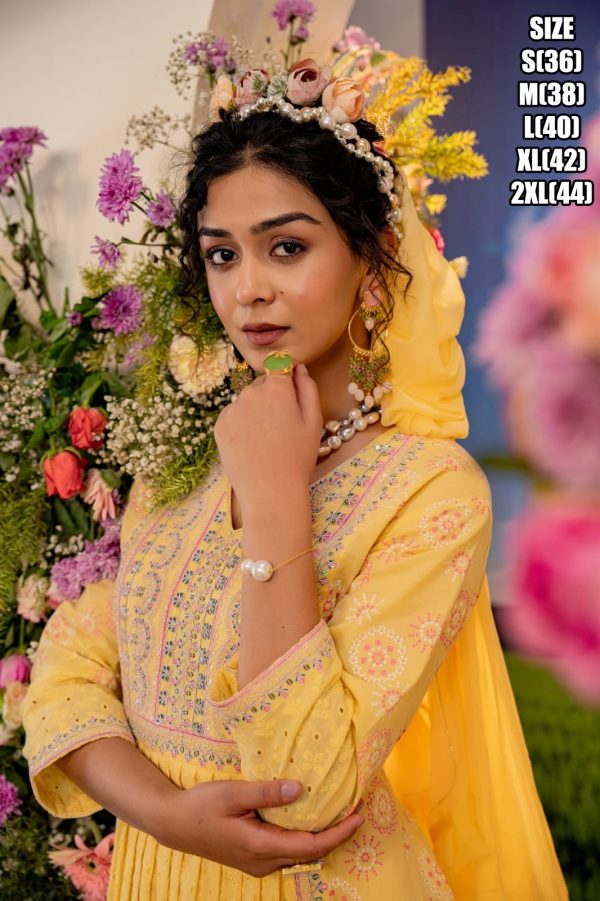 Summer Vibes Women's Collection For Occasional Wear Designer Yellow Cotton Kurti Pent Set For Women