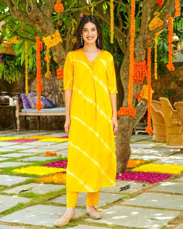 Latest Collections Of Casual Wear Leheriya Digital Printed Kurti With Pant