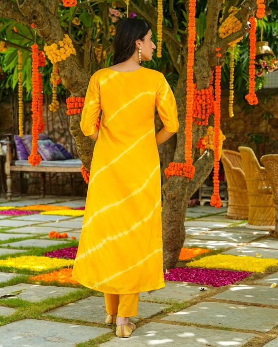 Latest Collections Of Casual Wear Leheriya Digital Printed Kurti With Pant