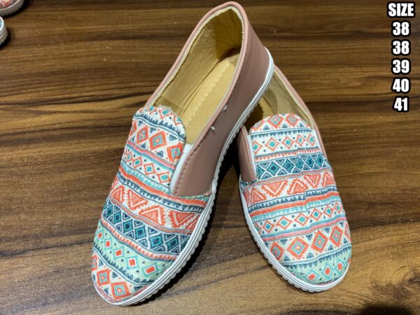 Latest Designer Low Top Casual Shoes Comfortable For Women