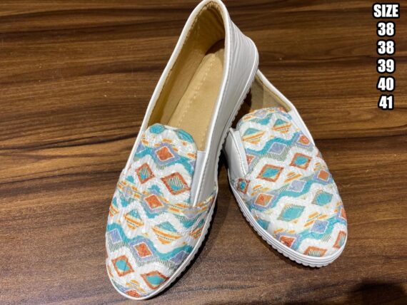 Latest Designer Low Top Casual Shoes Comfortable For Women