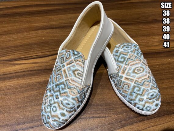 Latest Designer Low Top Casual Shoes Comfortable For Women