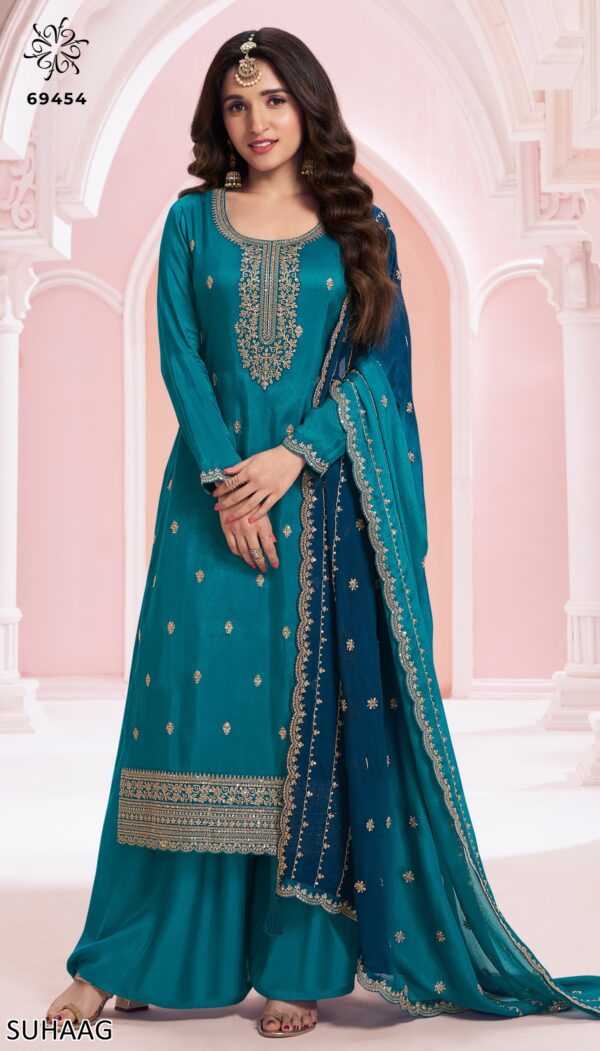 Shop At Ethnicrang For Beautifully Designed Salwar Kameez, Available In Both Classic And Contemporary Styles