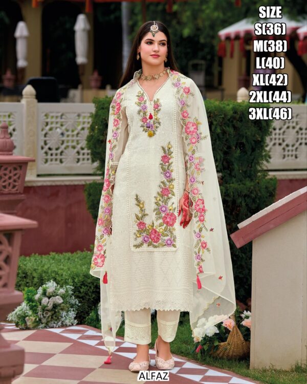 Exquisite Kurtis With Designer Pant Sets, Shop Our Premium Luxury Fancy Pakistani Collection 2025