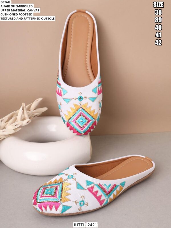 Buy Latest Collection Of Fine Looking Designer Ethnic Juttis For Ladies
