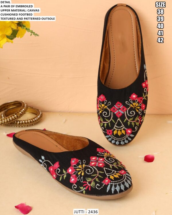 Buy Latest Collection Of Fine Looking Designer Ethnic Juttis For Ladies