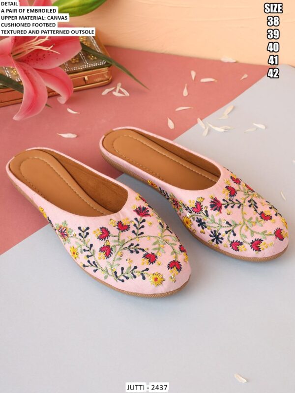 Buy Latest Collection Of Fine Looking Designer Ethnic Juttis For Ladies