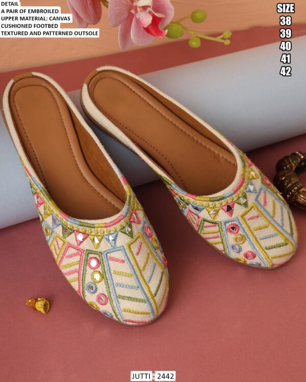 Buy Latest Collection Of Fine Looking Designer Ethnic Juttis For Ladies