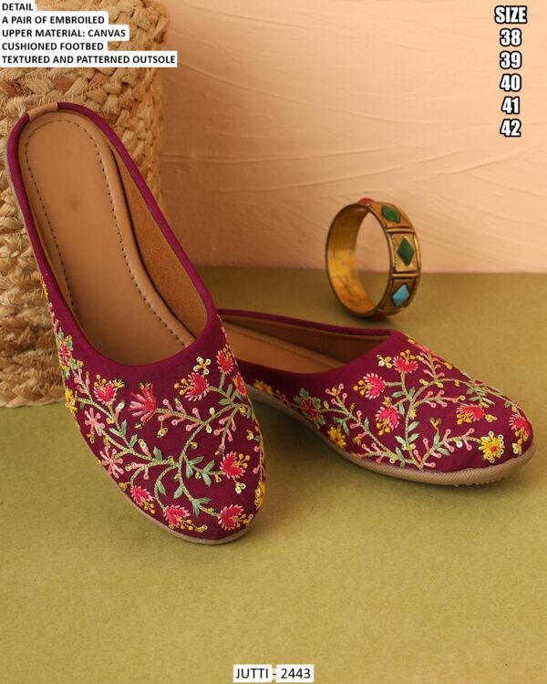 Buy Latest Collection Of Fine Looking Designer Ethnic Juttis For Ladies