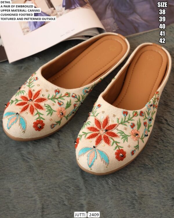 Buy Latest Collection Of Fine Looking Designer Ethnic Juttis For Ladies