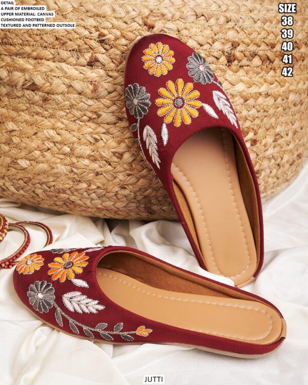 Buy Latest Collection Of Fine Looking Designer Ethnic Juttis For Ladies