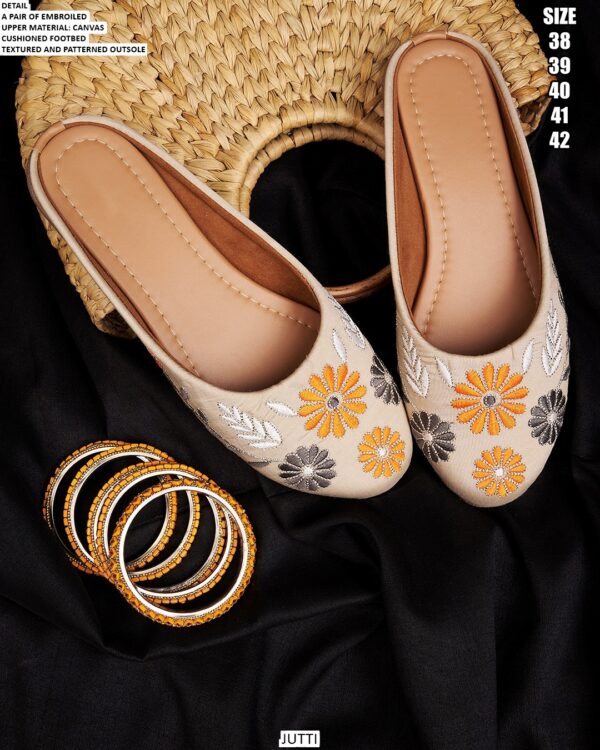 Buy Latest Collection Of Fine Looking Designer Ethnic Juttis For Ladies