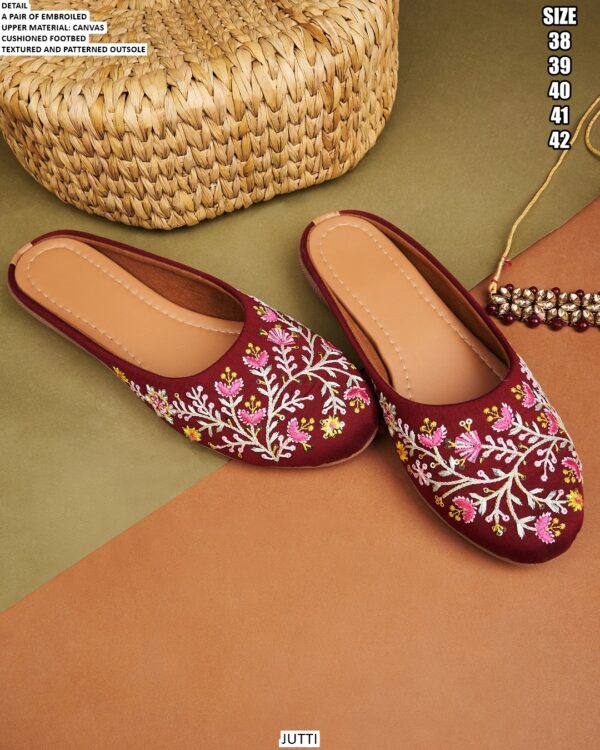 Buy Latest Collection Of Fine Looking Designer Ethnic Juttis For Ladies