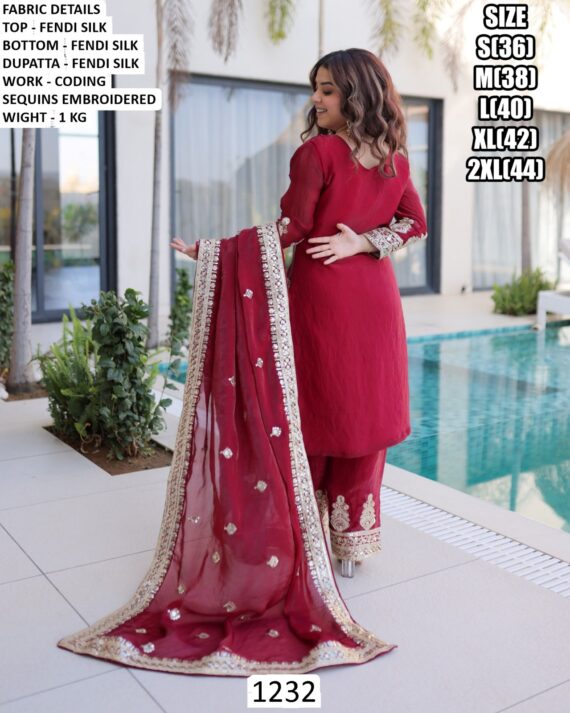 Fendi Silk Suit Set Shines With Rich Coding Sequin Embroidery, A Graceful Pan-Shape Neckline