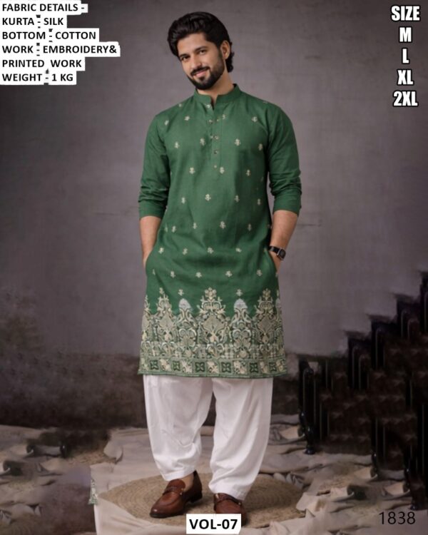 Men’s Velvet Kurta Pajama Set With Embroidery And Printed Work