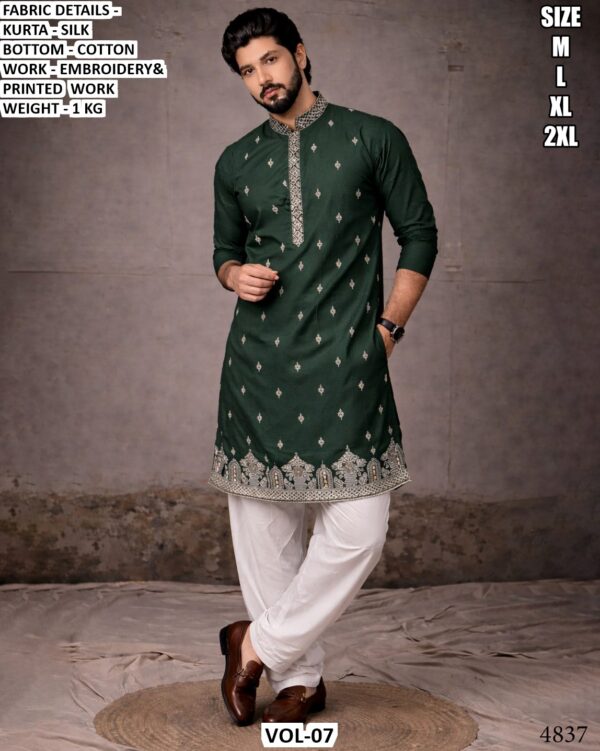 Men’s Velvet Kurta Pajama Set With Embroidery And Printed Work
