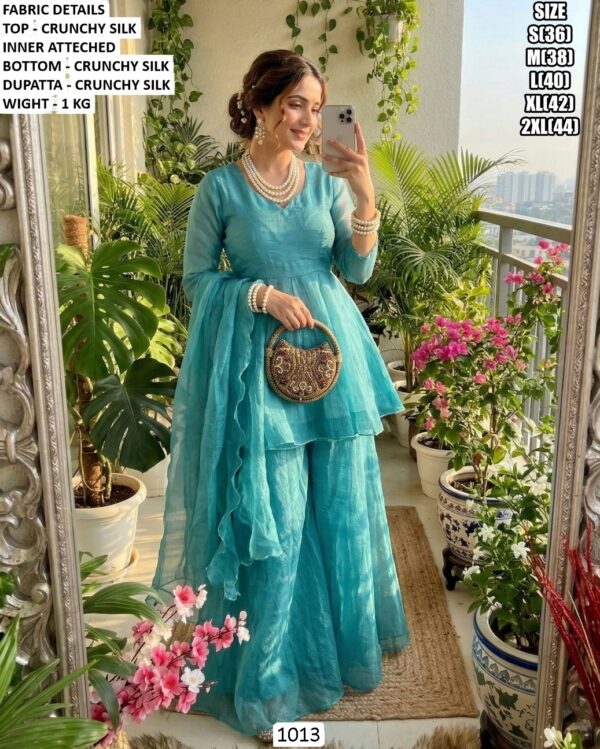 Elegent Crunchy Silk Suit Set With Coordinated Dupatta For Women