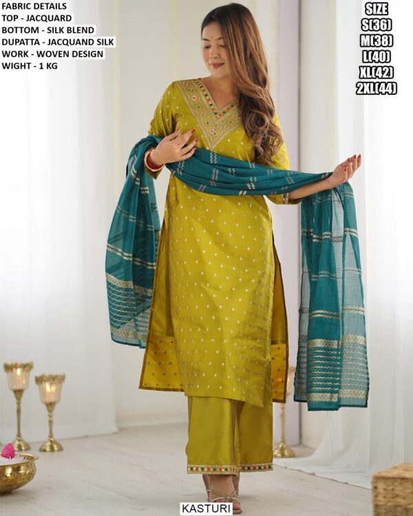 Women’s Jacquard Suit Set With Woven Design