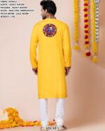 Stylish Men Kurta Pajama With Decorative Work