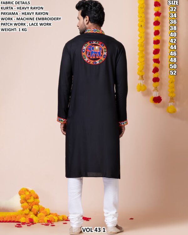 Stylish Men Kurta Pajama With Decorative Work
